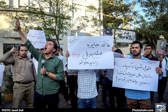 گزارش تصویری | تجمع اعتراض آمیز دانشجویان در اعتراض به نسل کشی مسلمانان در میانمار| عکس :سعید گلی /شهرآرا