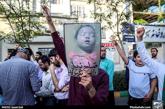 گزارش تصویری | تجمع اعتراض آمیز دانشجویان در اعتراض به نسل کشی مسلمانان در میانمار| عکس :سعید گلی /شهرآرا