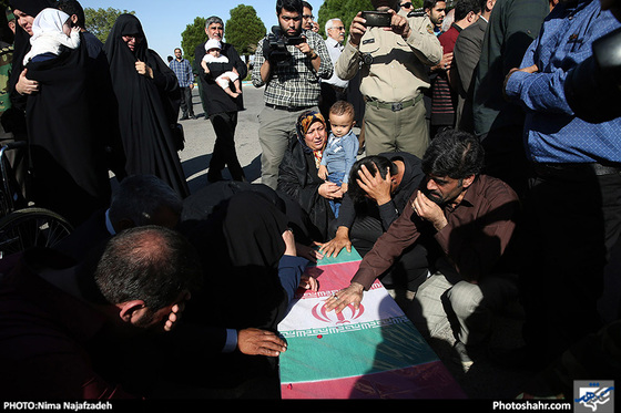 گزارش تصویری / استقبال از چهار شهید دفاع مقدس در مشهد / عکس :نیما نجف زاده /شهرآرا