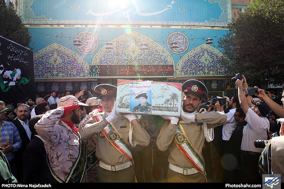 گزارش تصویری | تشییع پیکر مطهر چهار شهید دفاع مقدس و یک شهید مدافع حرم در مشهد | عکس: نیما نجف زاده /شهرآرا