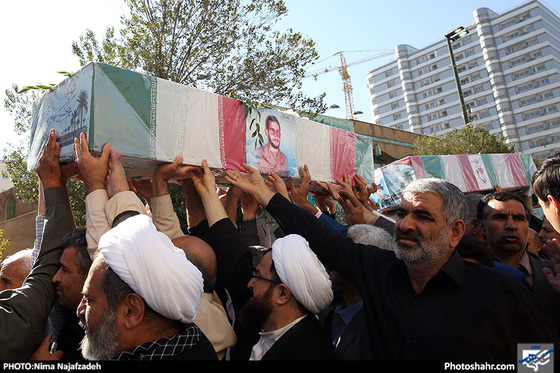 گزارش تصویری | تشییع پیکر مطهر چهار شهید دفاع مقدس و یک شهید مدافع حرم در مشهد | عکس: نیما نجف زاده /شهرآرا