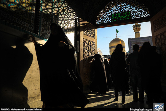 گزارش تصویری| مراسم تعویض پرچم گنبد حرم رضوی بمناسبت آغاز ماه محرم / عکس: محمد حسن صلواتی  / شهرارا