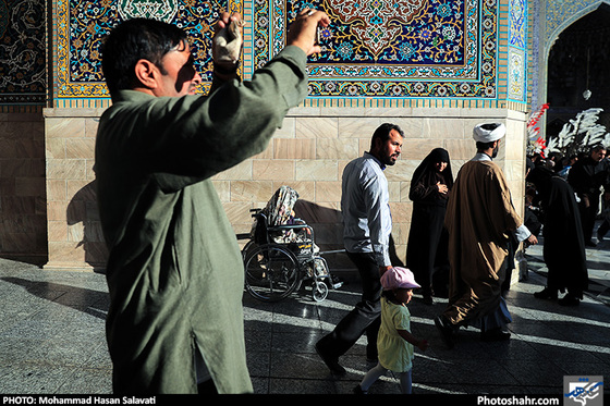 گزارش تصویری| مراسم تعویض پرچم گنبد حرم رضوی بمناسبت آغاز ماه محرم / عکس: محمد حسن صلواتی  / شهرارا