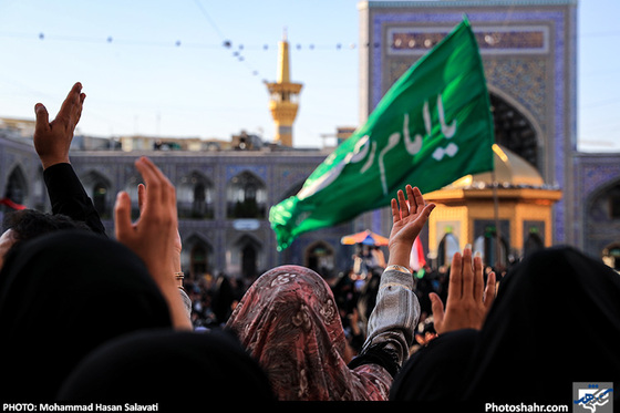 گزارش تصویری| مراسم تعویض پرچم گنبد حرم رضوی بمناسبت آغاز ماه محرم / عکس: محمد حسن صلواتی  / شهرارا