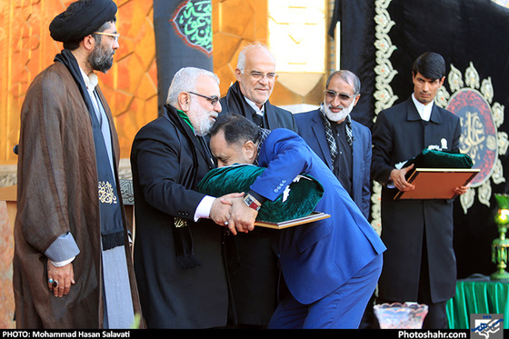 گزارش تصویری| مراسم تعویض پرچم گنبد حرم رضوی بمناسبت آغاز ماه محرم / عکس: محمد حسن صلواتی  / شهرارا