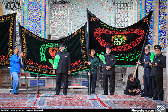 گزارش تصویری| مراسم تعویض پرچم گنبد حرم رضوی بمناسبت آغاز ماه محرم / عکس: محمد حسن صلواتی  / شهرارا
