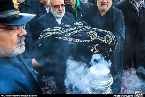 گزارش تصویری| مراسم تعویض پرچم گنبد حرم رضوی بمناسبت آغاز ماه محرم / عکس: محمد حسن صلواتی  / شهرارا