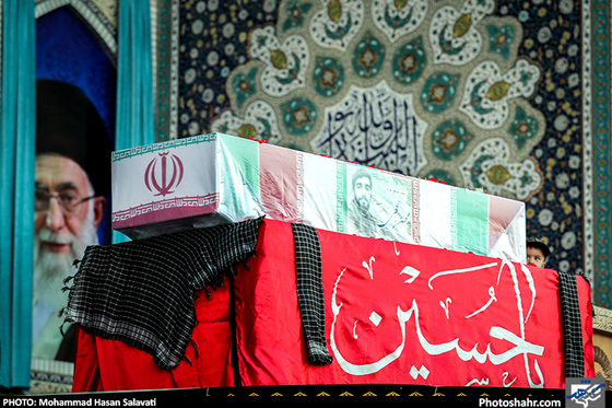 گزارش تصویری | مراسم وداع با پیکر شهید محسن حججی در حرم مطهر رضوی | عکس :محمد حسن صلواتی /شهرآرا