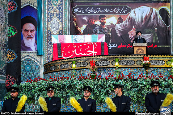 گزارش تصویری | مراسم وداع با پیکر شهید محسن حججی در حرم مطهر رضوی | عکس :محمد حسن صلواتی /شهرآرا