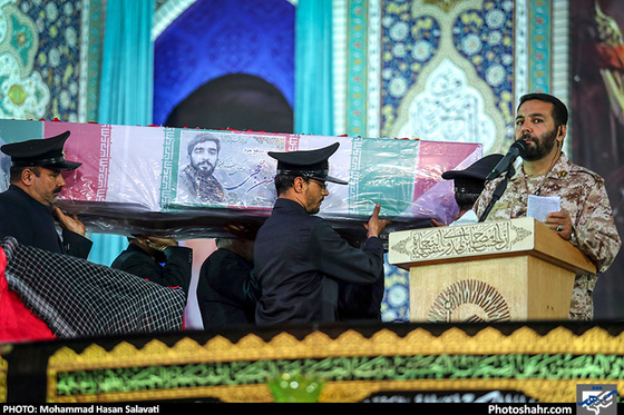 گزارش تصویری | مراسم وداع با پیکر شهید محسن حججی در حرم مطهر رضوی | عکس :محمد حسن صلواتی /شهرآرا