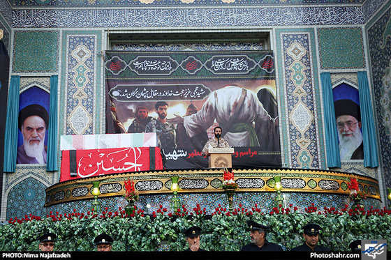 گزارش تصویری | مراسم وداع با پیکر شهید محسن حججی در حرم مطهر رضوی | عکس: نیما نجف زاده /شهرآرا