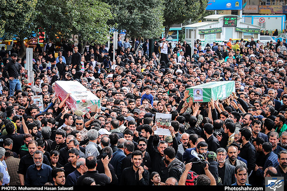 گزارش تصویری | تشییع پیکر شهدای مدافع حرم رضا سنجرانی و محمد رضا یزدانی | عکس : محمد حسن صلواتی /شهرآرا