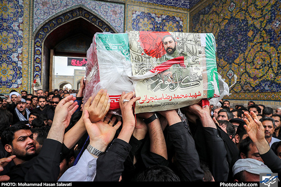 گزارش تصویری | تشییع پیکر شهدای مدافع حرم رضا سنجرانی و محمد رضا یزدانی | عکس : محمد حسن صلواتی /شهرآرا