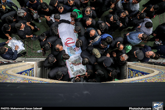گزارش تصویری | تشییع پیکر شهدای مدافع حرم رضا سنجرانی و محمد رضا یزدانی | عکس : محمد حسن صلواتی /شهرآرا