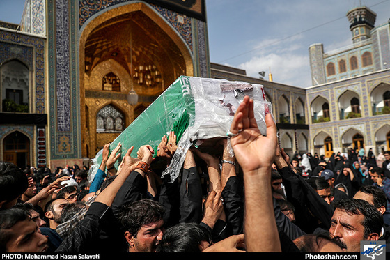 گزارش تصویری | تشییع پیکر شهدای مدافع حرم رضا سنجرانی و محمد رضا یزدانی | عکس : محمد حسن صلواتی /شهرآرا