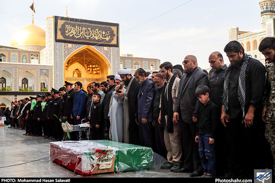 گزارش تصویری | تشییع پیکر شهدای مدافع حرم رضا سنجرانی و محمد رضا یزدانی | عکس : محمد حسن صلواتی /شهرآرا