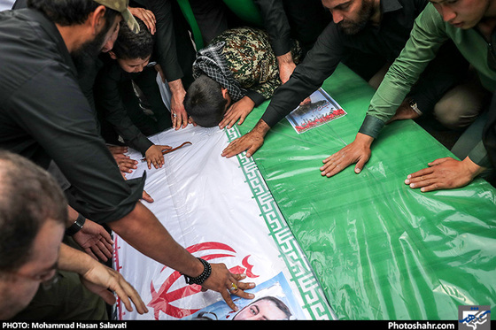 گزارش تصویری | تشییع پیکر شهدای مدافع حرم رضا سنجرانی و محمد رضا یزدانی | عکس : محمد حسن صلواتی /شهرآرا