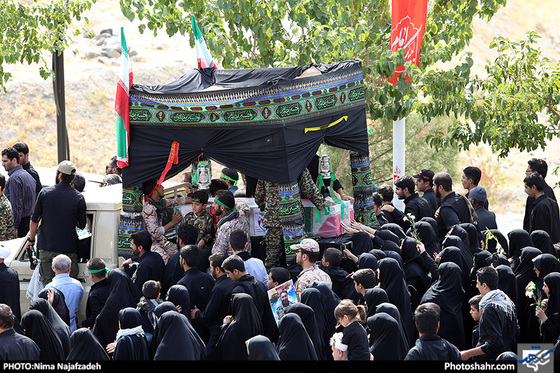 گزارش تصویری | تشییع و تدفین پیکر شهید مدافع حرم محمد اسدی در پارک خورشید مشهد | عکس : نیما نجف زاده /شهرآرا