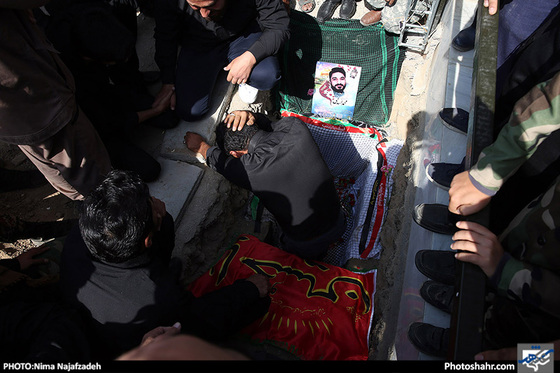 گزارش تصویری | تشییع و تدفین پیکر شهید مدافع حرم محمد اسدی در پارک خورشید مشهد | عکس : نیما نجف زاده /شهرآرا