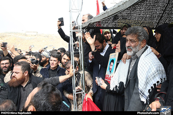 گزارش تصویری | تشییع و تدفین پیکر شهید مدافع حرم محمد اسدی در پارک خورشید مشهد | عکس : نیما نجف زاده /شهرآرا