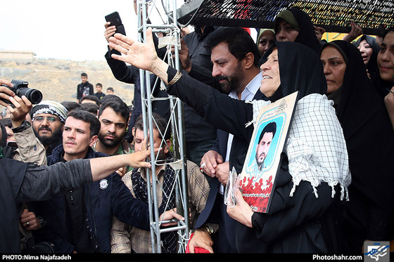 گزارش تصویری | تشییع و تدفین پیکر شهید مدافع حرم محمد اسدی در پارک خورشید مشهد | عکس : نیما نجف زاده /شهرآرا