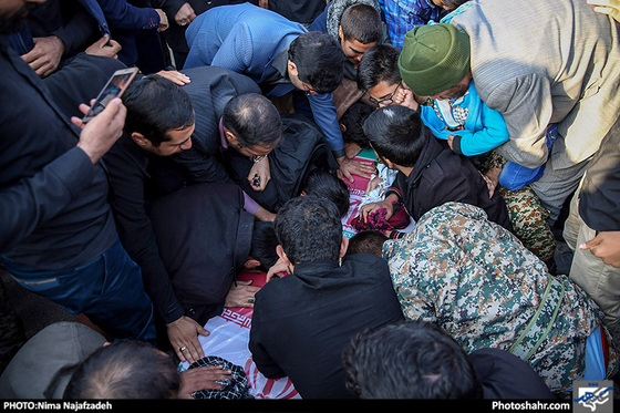 گزارش تصویری | استقبال از پیکر مطهر شهید مدافع حرم محمد جاودانی | عکس : نیما نجف زاده /شهرآرا