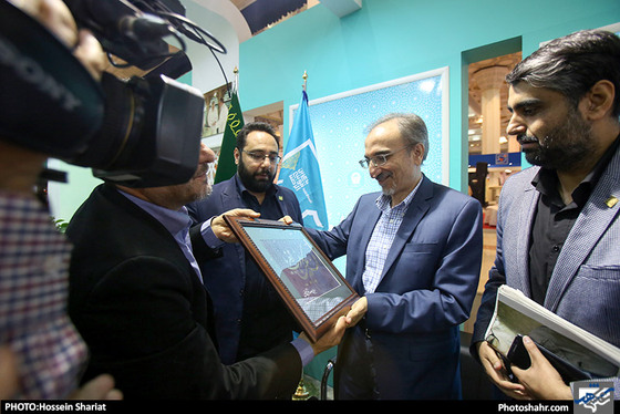 گزارش تصویری / بازدید تقی زاده خامسی شهردار مشهد از نمایشگاه مطبوعات/ عکس: حسین شریعت /شهرآرا