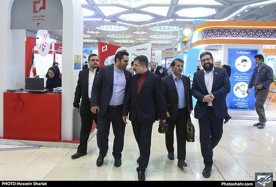 بازدید امیرشهلا ومسعود ریاضی عضوشورای شهر از نمایشگاه مطبوعات / عکس شهرآرا