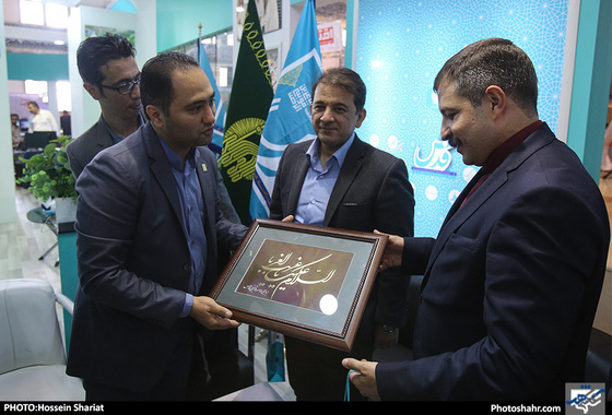 بازدید امیرشهلا ومسعود ریاضی عضوشورای شهر از نمایشگاه مطبوعات / عکس شهرآرا