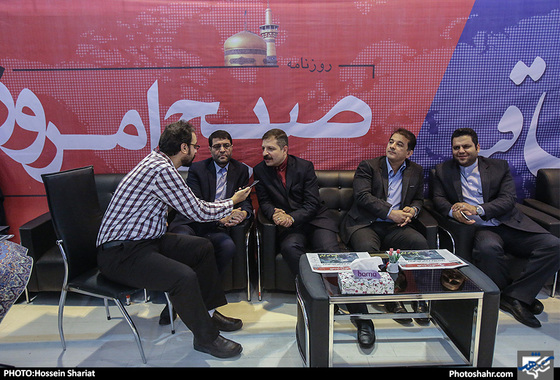 بازدید امیرشهلا ومسعود ریاضی عضوشورای شهر از نمایشگاه مطبوعات / عکس شهرآرا