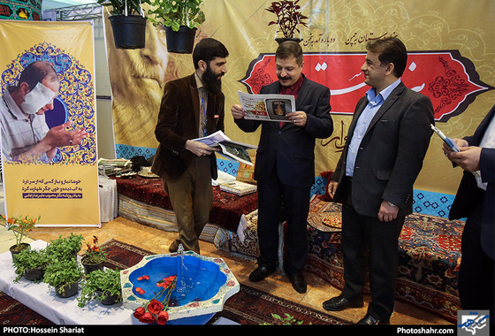 بازدید امیرشهلا ومسعود ریاضی عضوشورای شهر از نمایشگاه مطبوعات / عکس شهرآرا