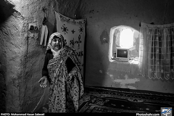  «خاله بیگم» یکی از اهالی قدیمی روستای «ابراهیم بای» که غیر از یک پسرش سایر فرزندانش به مشهد مهاجرت کرده اند.
