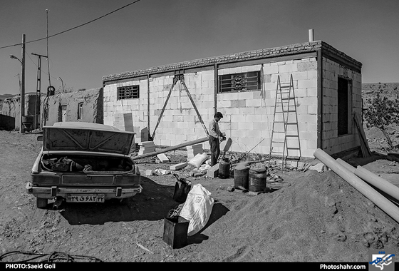 زندگی زیر سایۀ سنگین "چادر" / عکس: سعید گلی / شهرآرا