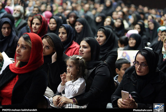 مراسم مزایده پیراهن هادی نوروزی به نفع زلزله زدگان غرب کشور / عکس:محسن بخشنده / شهرآرا