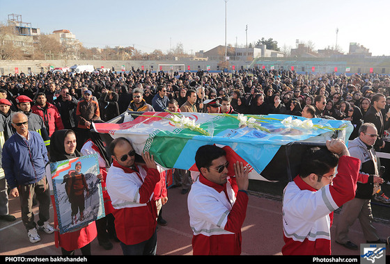 تشییع کوهنوردان خراسانی جان باخته‌ در بهمن اشترانکوه / عکس:محسن بخشنده / شهرآرا