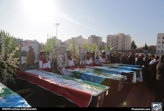 تشییع کوهنوردان خراسانی جان باخته‌ در بهمن اشترانکوه / عکس:محسن بخشنده / شهرآرا