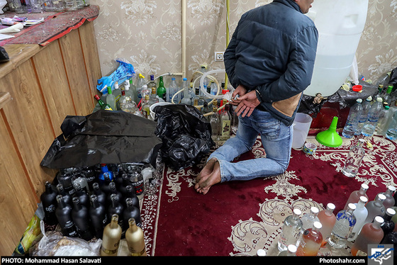 گزارش تصویری / پلمپ لابراتوار بزرگ تولید مشروبات الکلی در مشهد/ عکس: محمد حسن صلواتی /شهرآرا