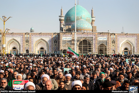 گزارش تصویری / راهپیمایی مردم مشهد در محکومیت اغتشاشات اخیر / عکس : محمد حسن صلواتی /شهرآرا
