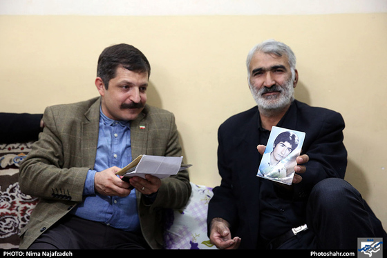 دیدارامیرشهلا عضو شورای شهر مشهد از جانباز رجب رشیدی / عکس: نیما نجف زاده / شهرآرا 