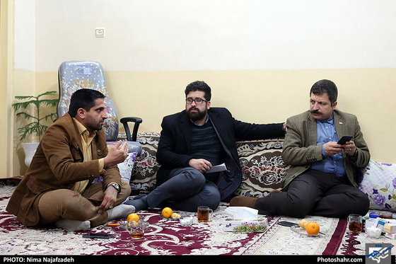 دیدار دکترامیرشهلا عضو شورای شهر مشهد از جانباز رجب رشیدی / عکس: نیما نجف زاده / شهرآرا 