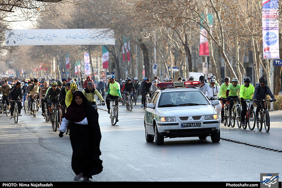 همایش بزرگ پیاده‌ روی خانوادگی در بوستان کوهسنگی / عکس: نیما نجف زاده / شهرآرا