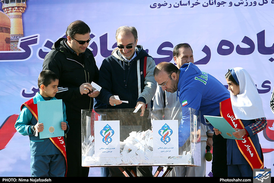 همایش بزرگ پیاده‌ روی خانوادگی در بوستان کوهسنگی / عکس: نیما نجف زاده / شهرآرا