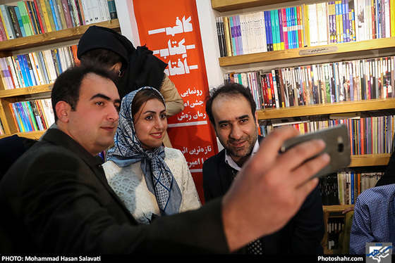گزارش تصویری / رونمایی و جشن امضاء جدیدترین رمان رضا امیرخانی / عکس :‌ محمد حسن صلواتی /شهرآرا