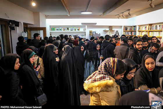 گزارش تصویری / رونمایی و جشن امضاء جدیدترین رمان رضا امیرخانی / عکس :‌ محمد حسن صلواتی /شهرآرا