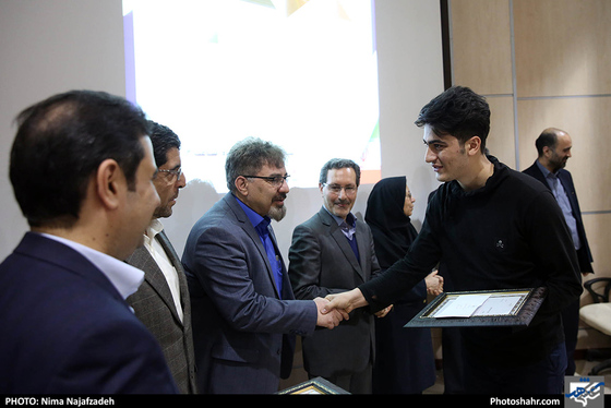 آیین تجلیل از برترین های دانشگاه فردوسی در بیست ودومین المپیاد دانشجویی کشور / عکس: نیما نجف زاده / شهرآرا
