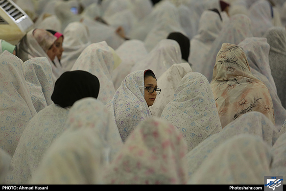  جشن ازدواج دانشجویی همسفر تا بهشت در حرم امام رضا (ع)/ عکس: احمد حسنی / شهرآرا