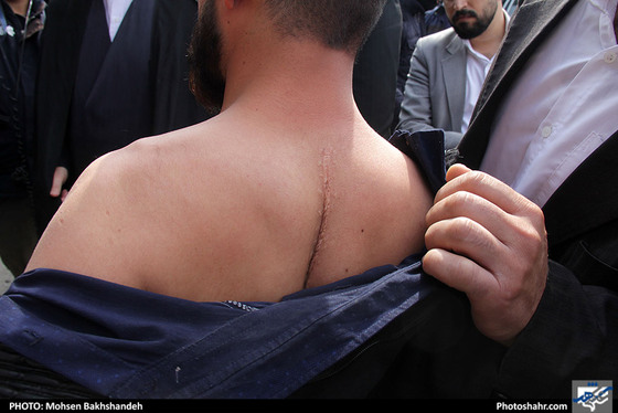 بازسازی صحنه حمله اراذل و اوباش به یک تعمیرگاه خودرو در مشهد / عکس: محسن بخشنده / شهرآرا
