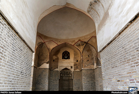 مصلی پایین خیابان / عکس: ساناز صفائی / شهرآرا