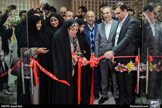  آئین گشایش نگارخانه شهر و افتتاح نمایشگاه آثار بانوان هنرمند مشهد مقدس / عکس: سعیدگلی / شهرآرا