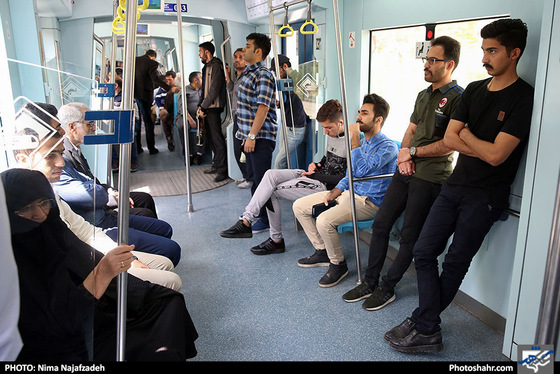 سرویس دهی قطار شهری در ایام نوروز / عکس: نیما نجف زاده / شهرآرا